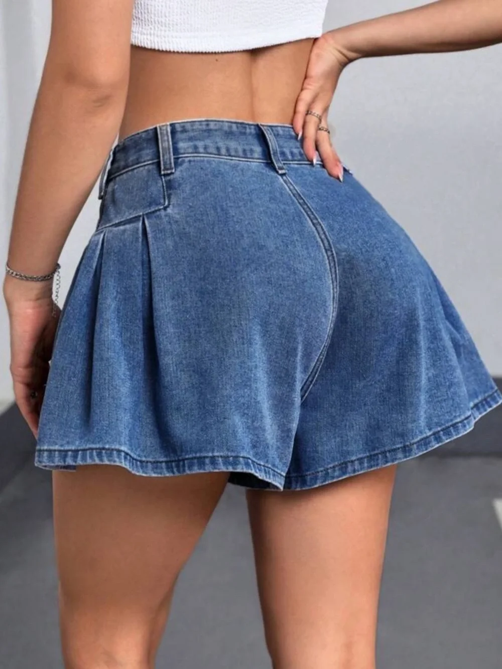 High-Waisted Pleated Denim Shorts (Skirt Look) - 8/10 (30) - Picture 5 of 6